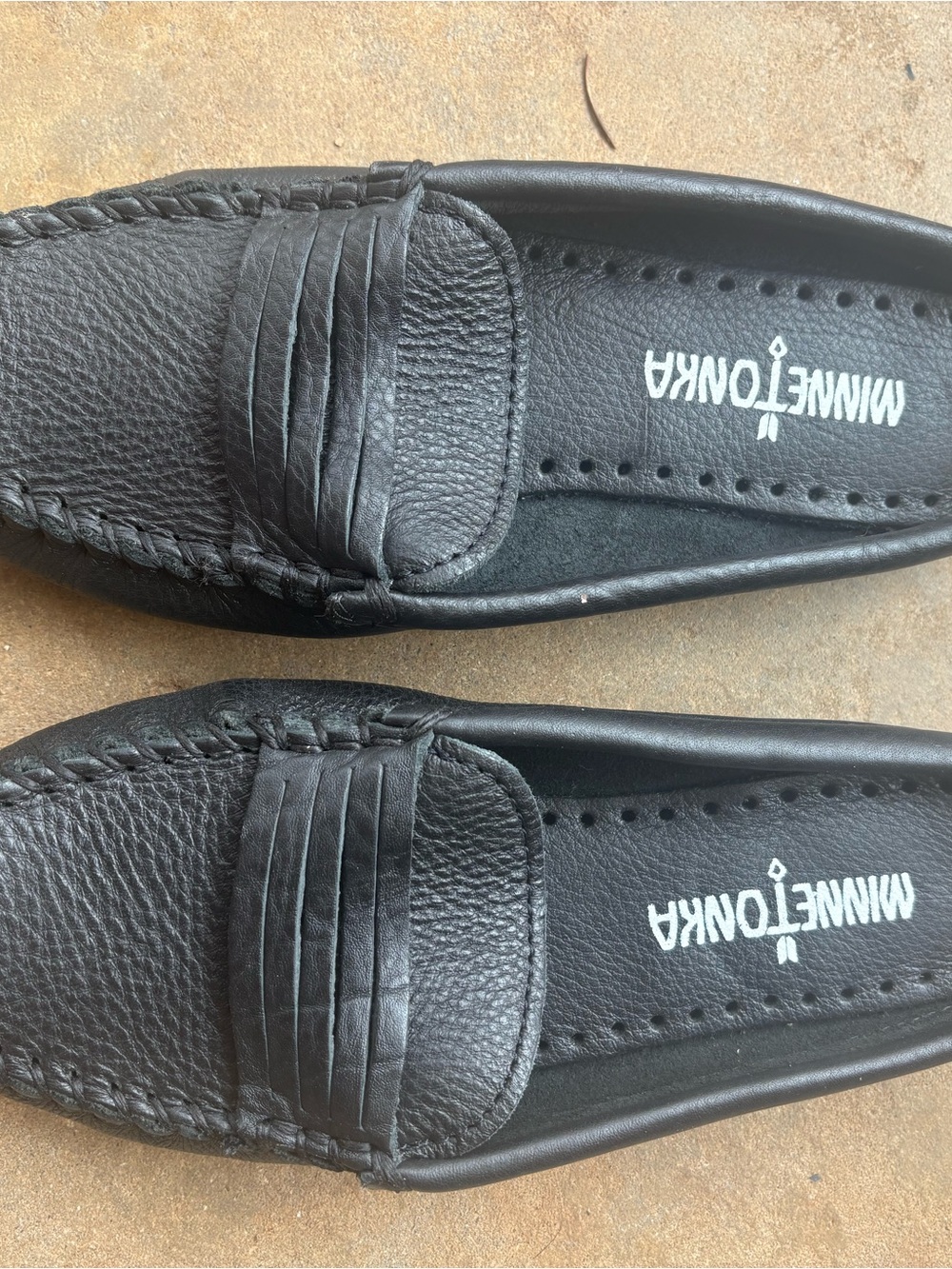 Minnetonka womens Black Leather Penny Loafers Slip-Ons